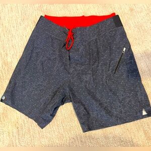 Like new Lululemon Men’s Current State Board Shorts (lined)